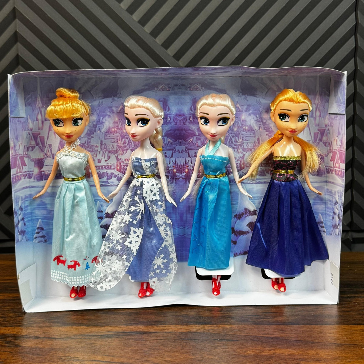 4-in-1 Frozen Princess Dolls Set