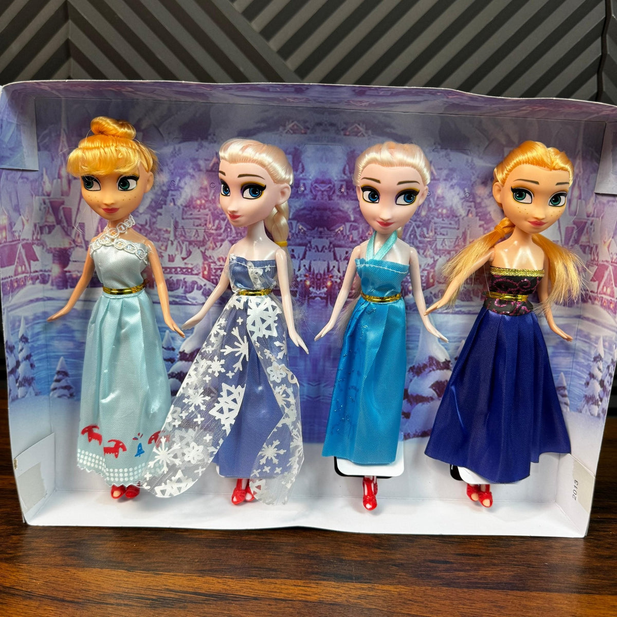 4-in-1 Frozen Princess Dolls Set